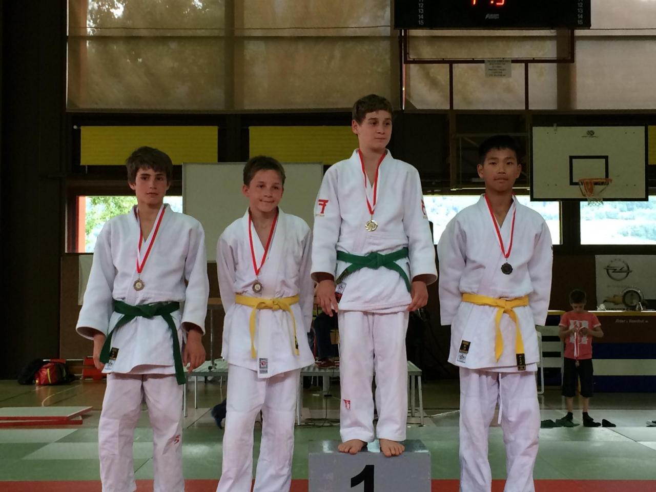 Batraa 2ème sur le podium Ecolier - 45 kg - Tournoi de Sierre 2014